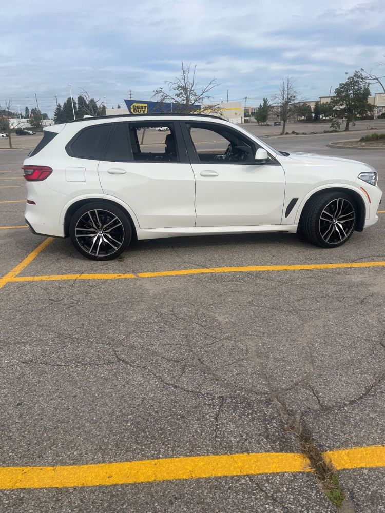Passenger side panels and doors in excellent condition