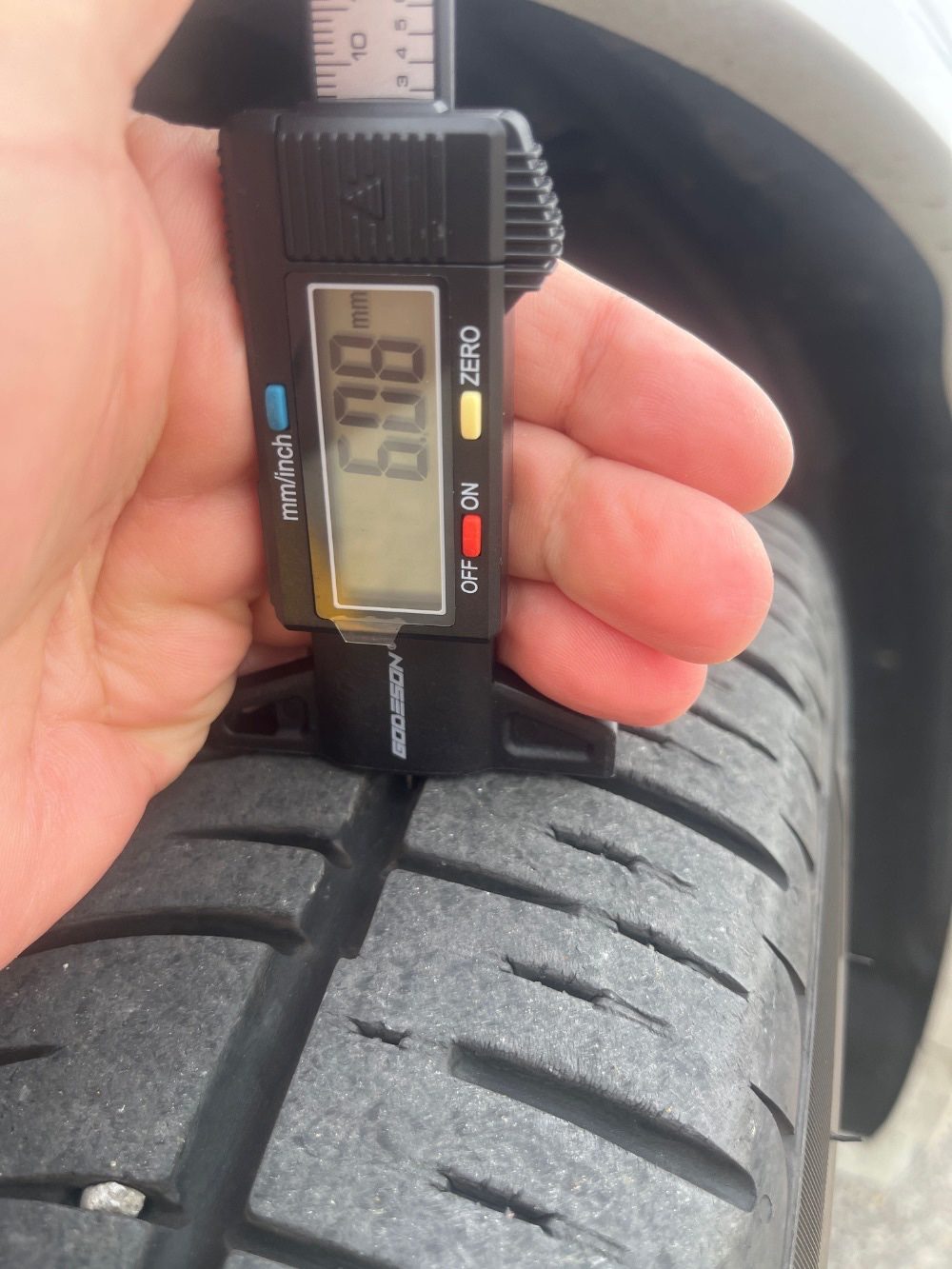 Left front tire, 6.08 mm remaining